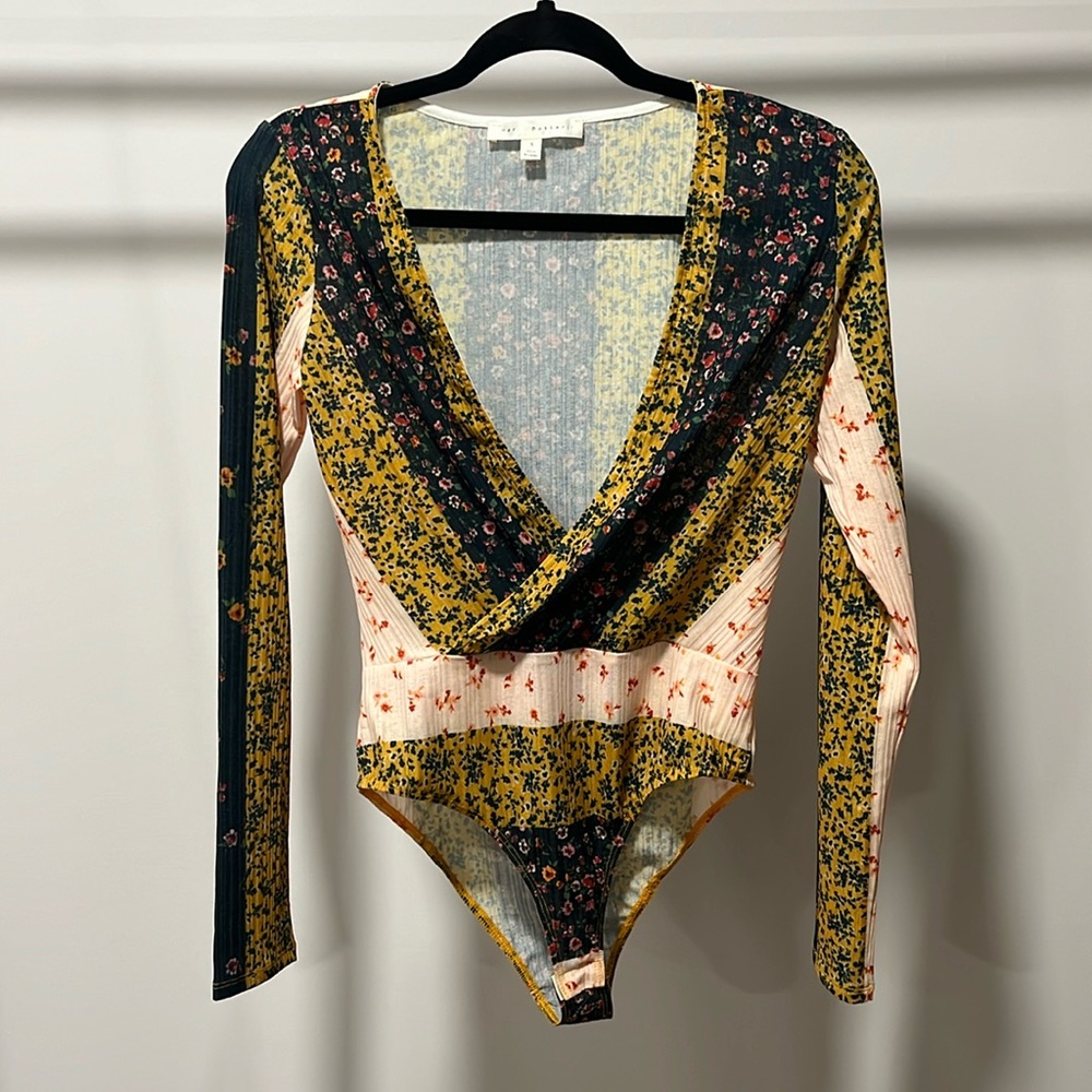 Her … Bottari bodysuit leotard top, size S, floral print.